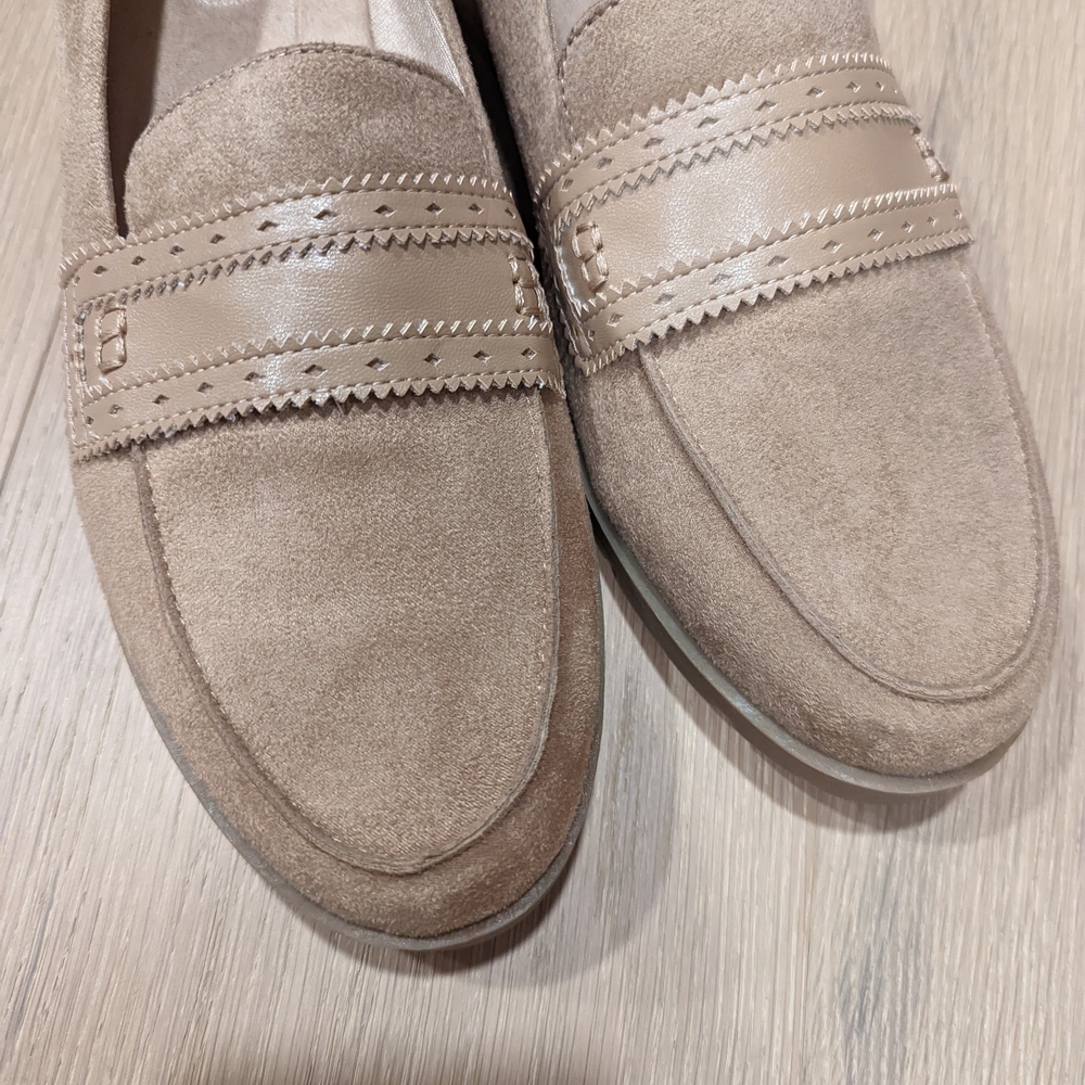 Life Stride Women's Tan Loafers - Picture 8 of 10